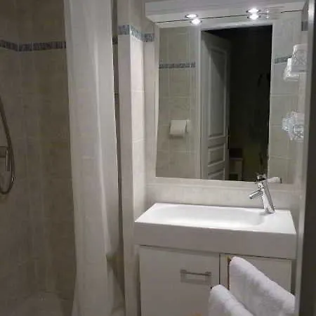 Du Soleil מלון 2*